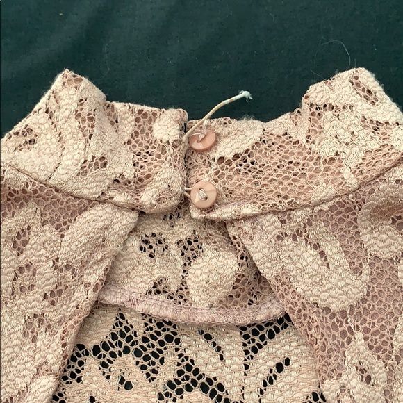 Pink lace cover form fitting dress - Picture 4 of 4